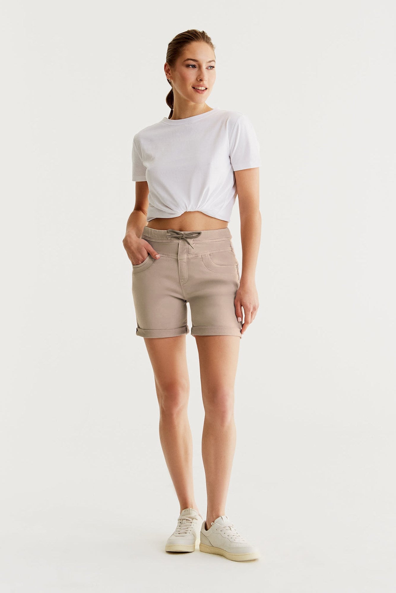 Anna – Jog Short – Moon Rock