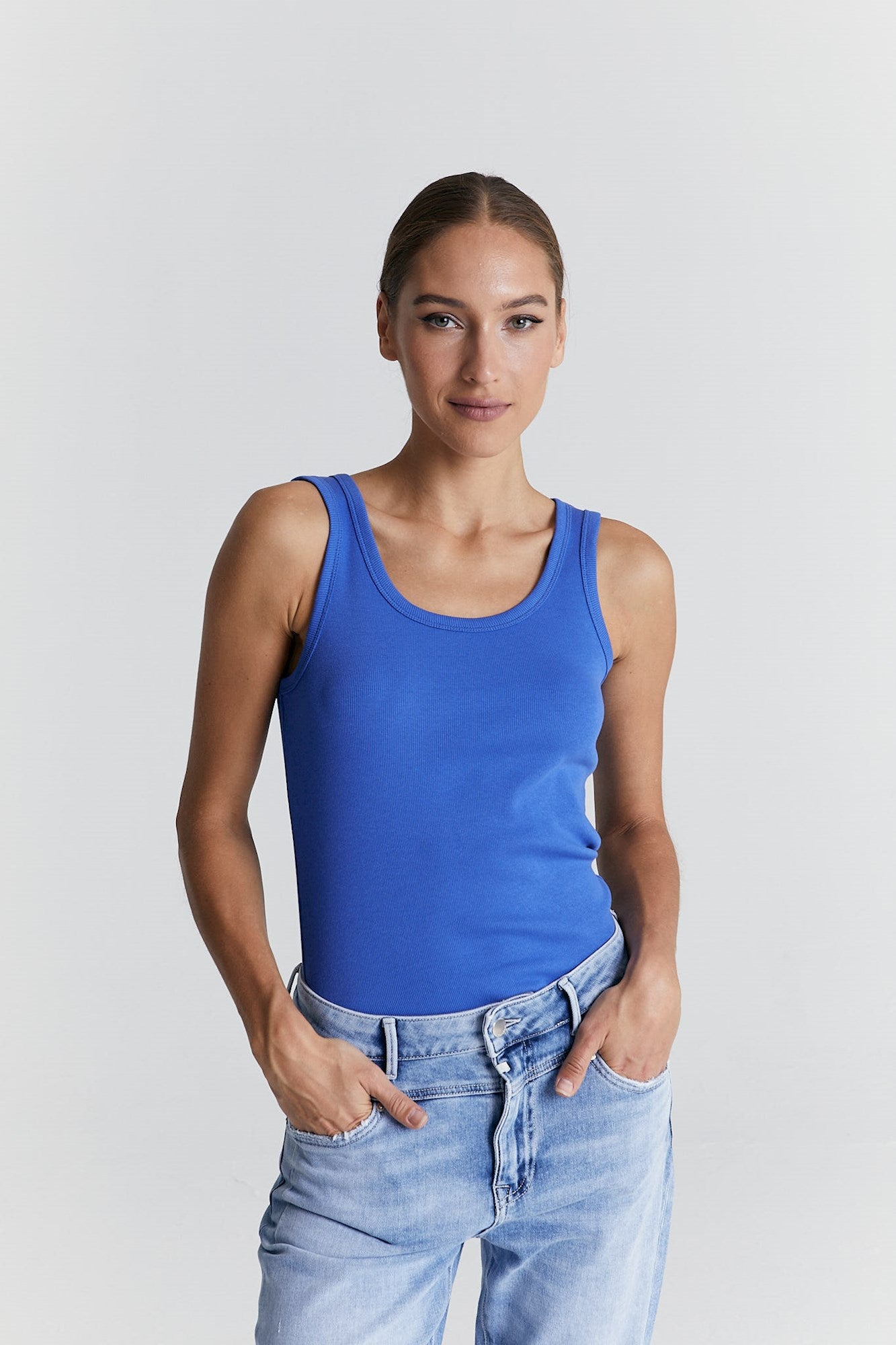 Olivia - Crew Neck Tanktop - Saks Blue