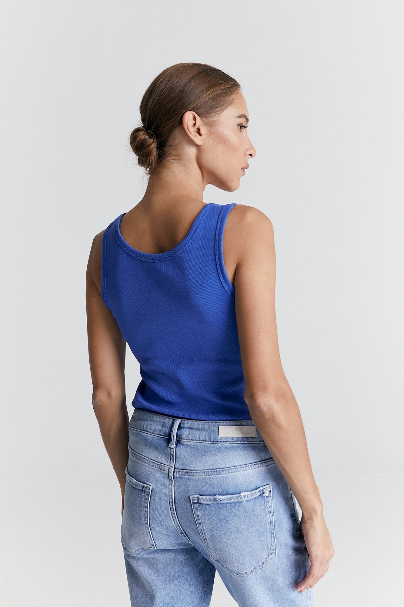 Olivia - Crew Neck Tanktop - Saks Blue