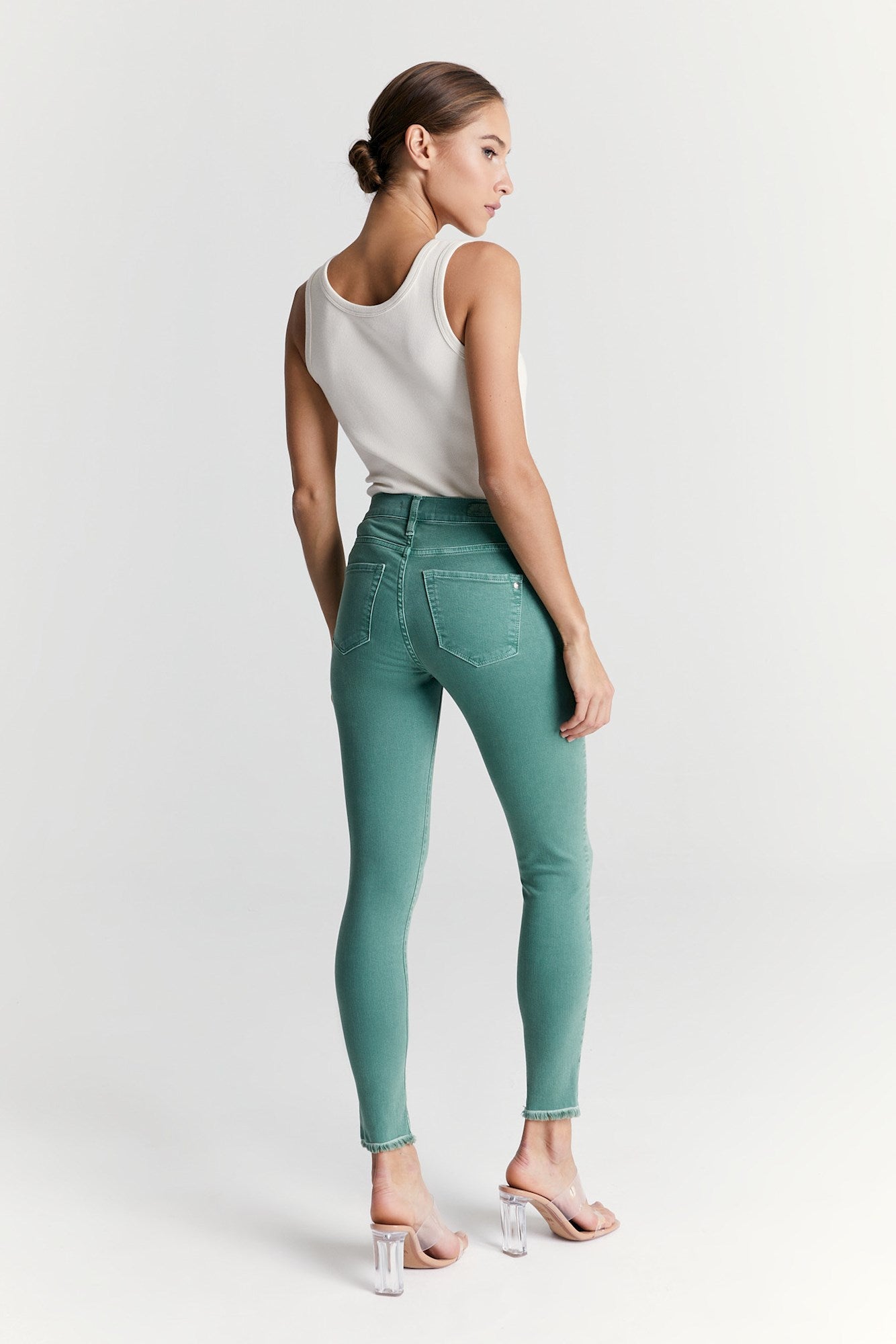 Lina – Röhrenjeans mit hoher Taille – Grün