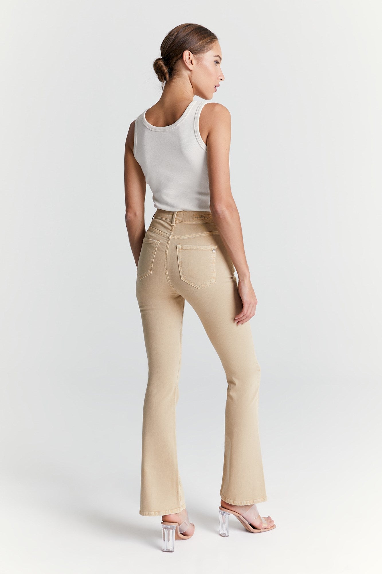 Matilda – Schlagjeans mit hoher Taille – Beige
