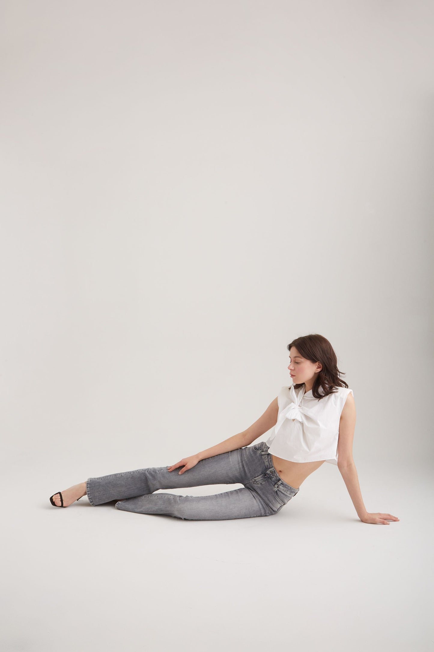 Laura - Schlagjeans mit mittlerer Taille - Grau Vintage