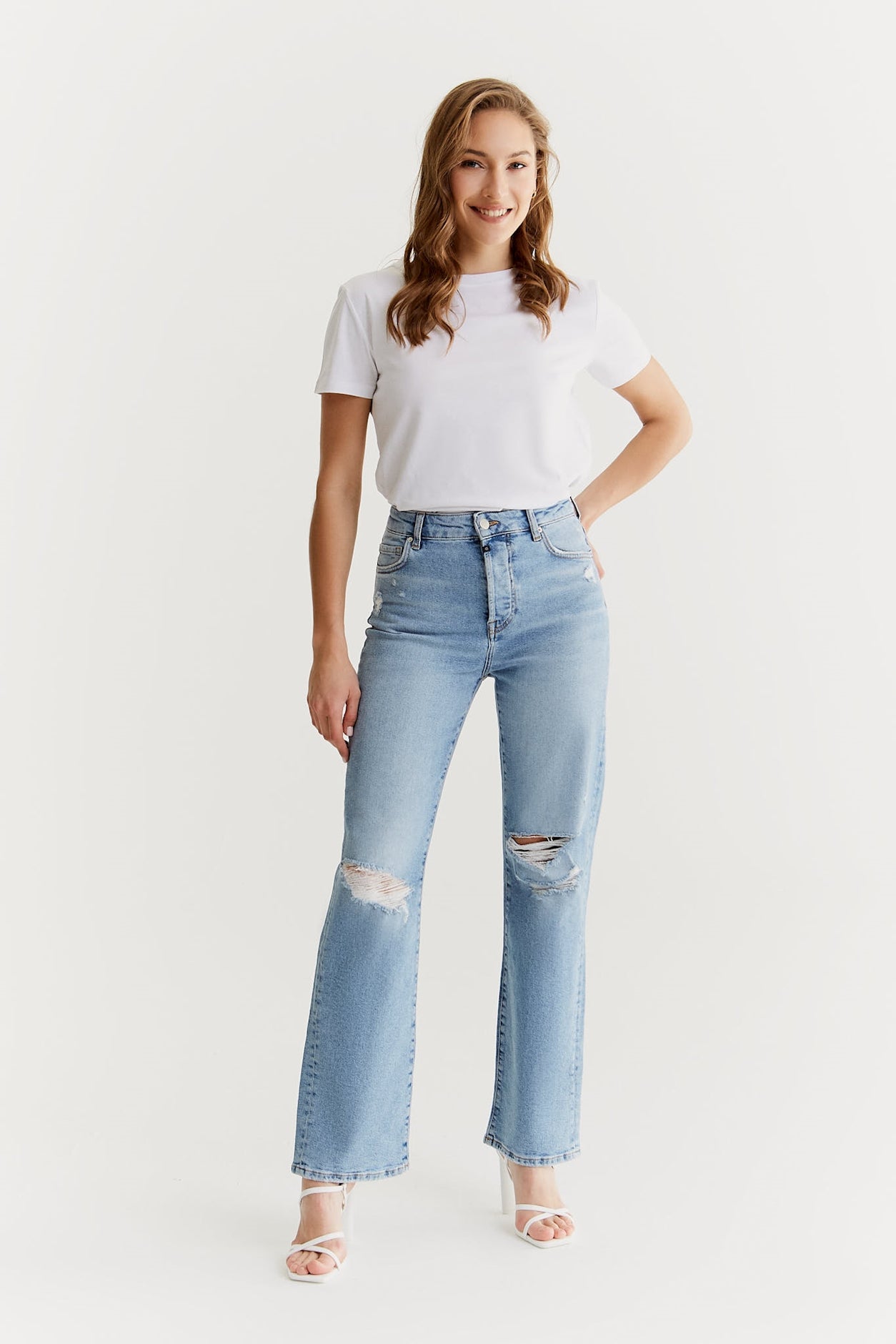 Sara - High Waist Straight Jeans - Light Blue Destroyed