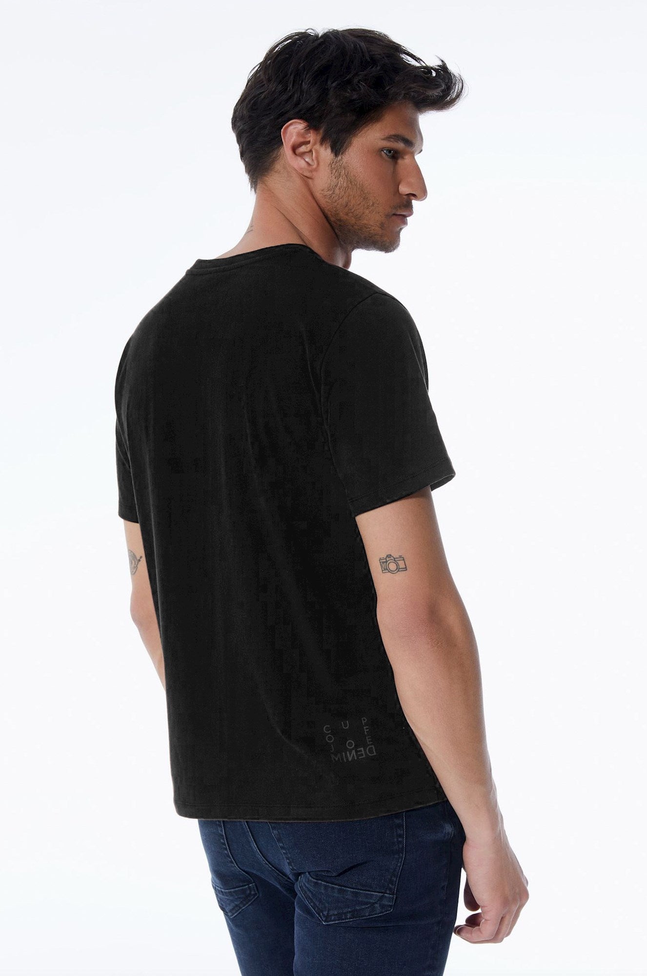 Fin - T-shirt - Black