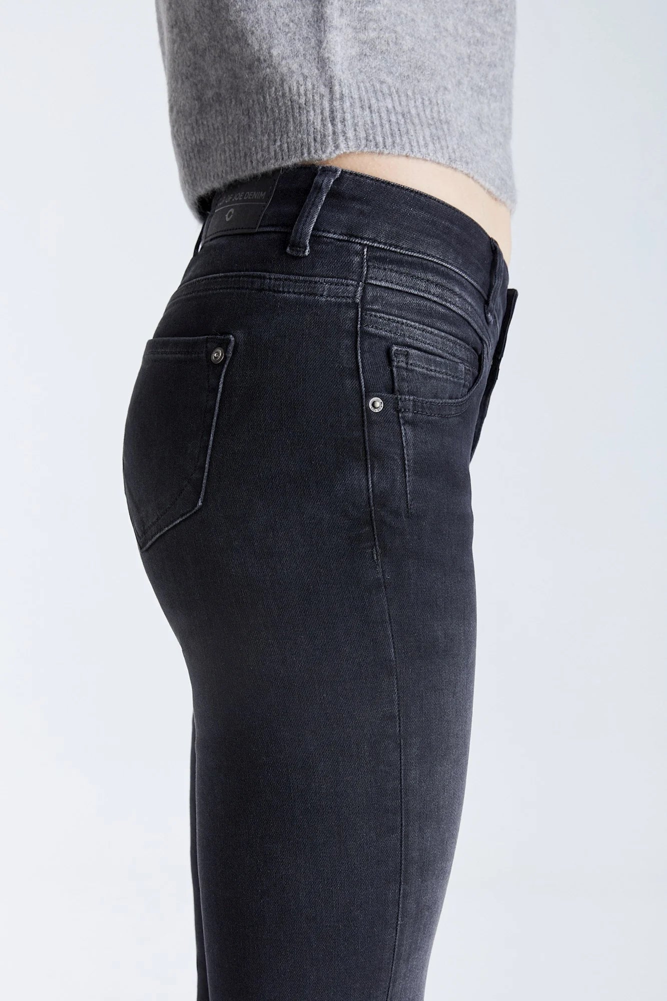 Judith - Mid Waist Bootcut Jeans - Black Vintage