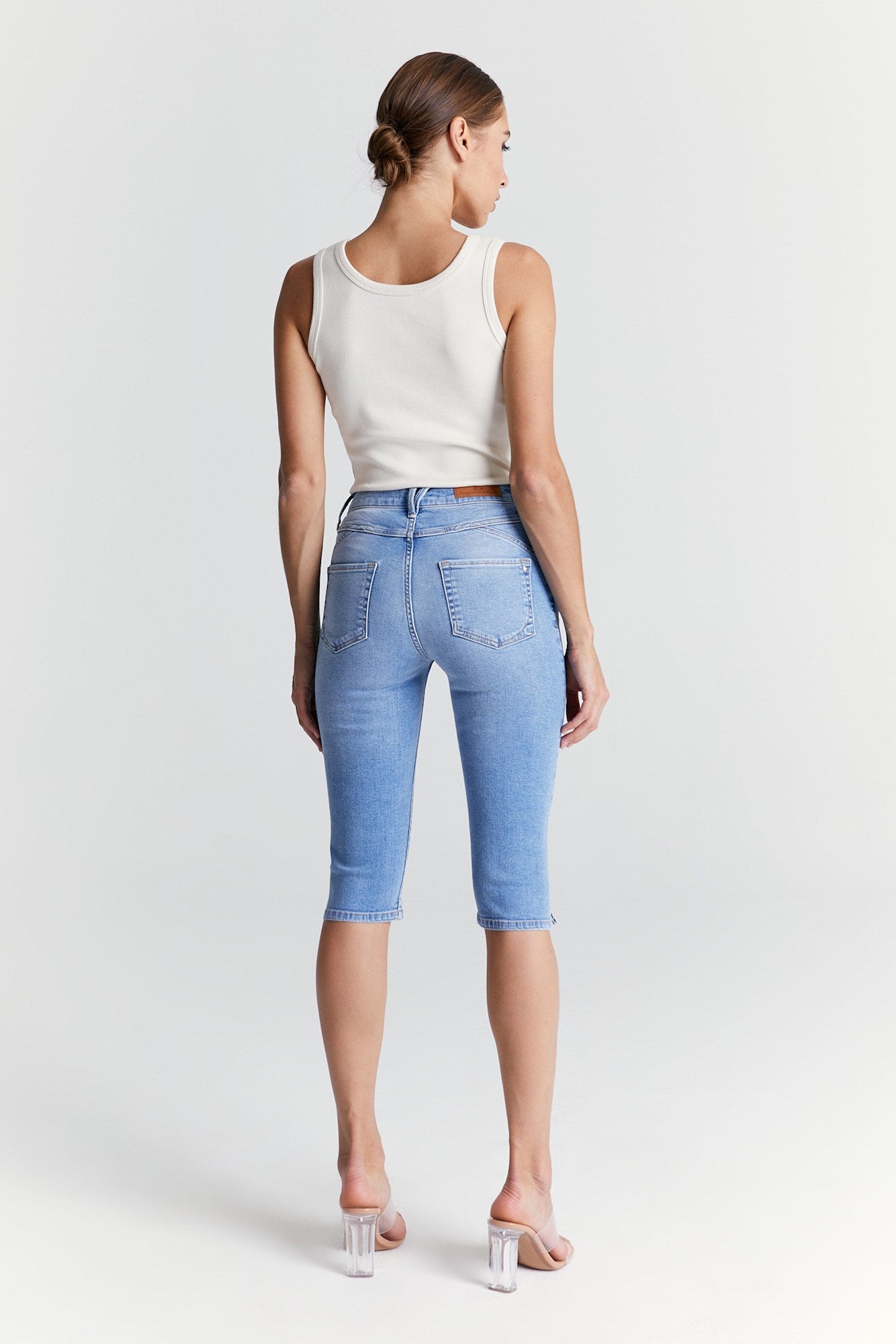 Karen – Skinny Capri Jeans – Hellblau