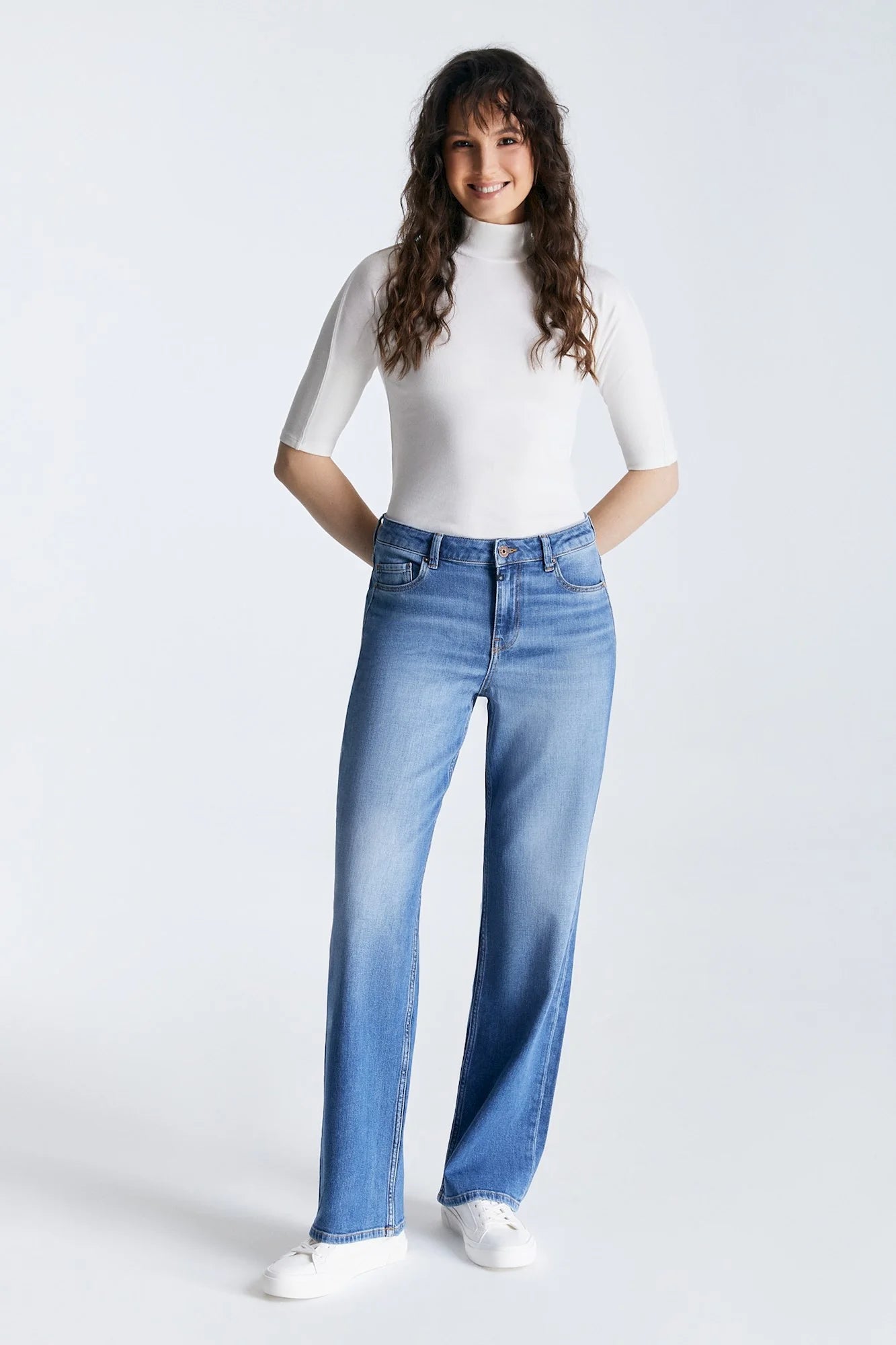 Nova - High Waist Ankle Jeans - Medium Blue