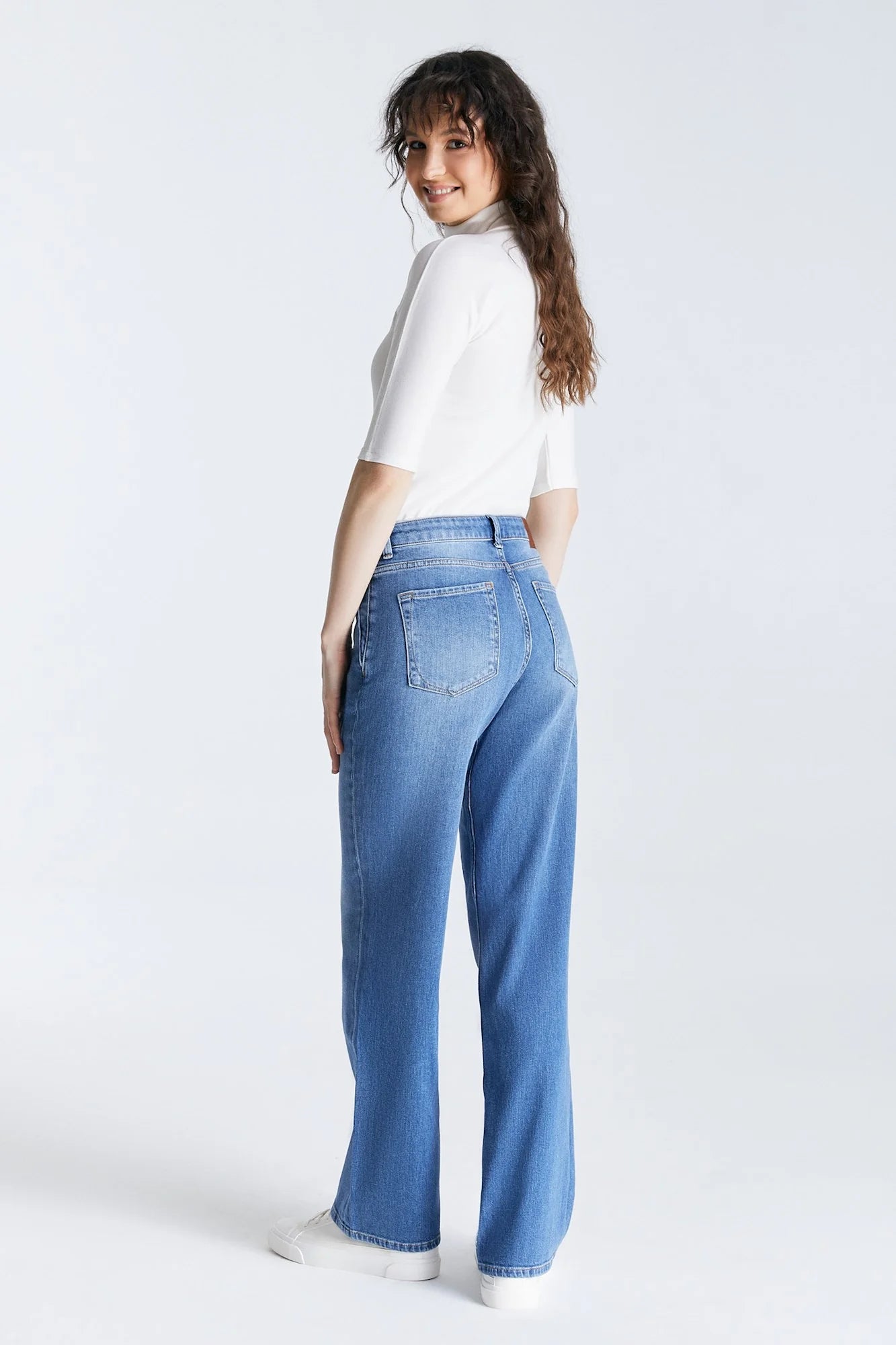 Nova - High Waist Ankle Jeans - Medium Blue