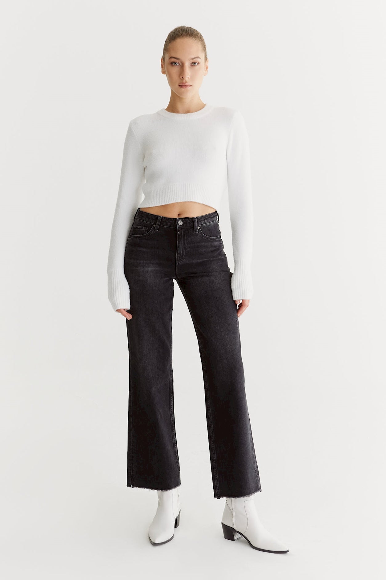Sandra - Mid Waist 5 Pocket Straight Jeans - Black Vintage