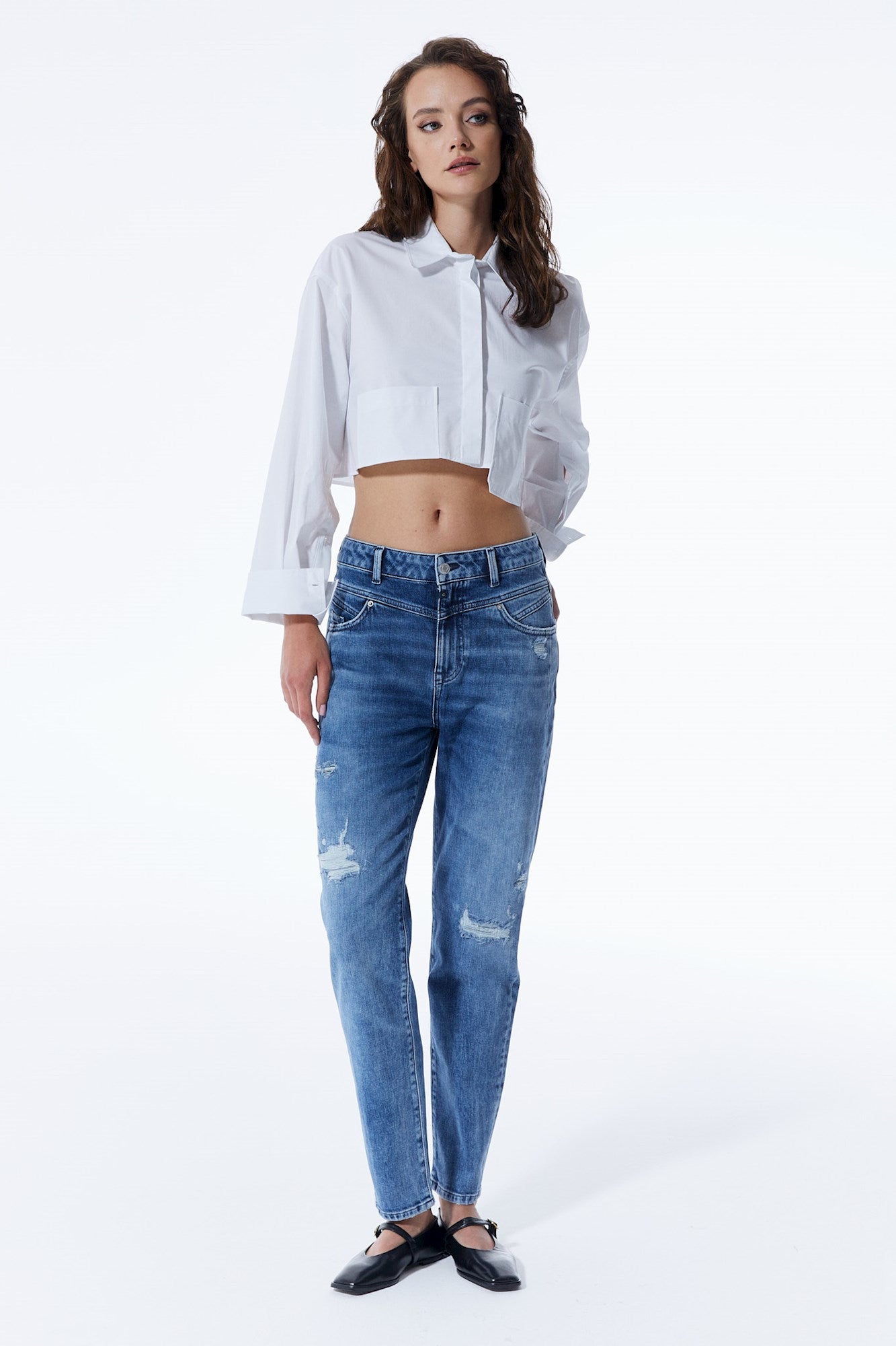 Victoria – Jeans mit normaler Passform – mittelblau beschädigt