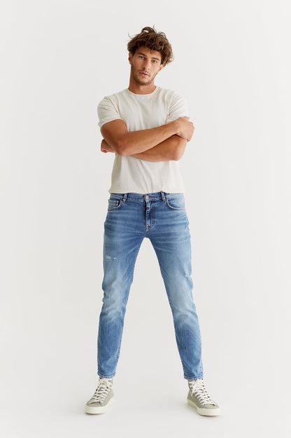 Justin - Schmal zulaufende Jeans - Mittelblau Beschädigt
