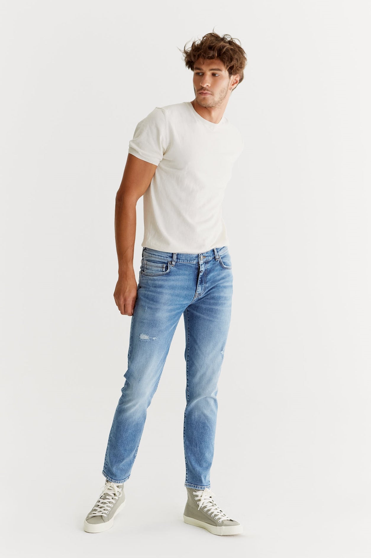 Justin - Slim Tapered Jeans - Medium Blue Damaged
