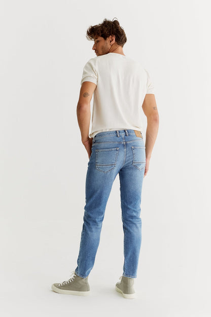Justin - Slim Tapered Jeans - Medium Blue Damaged