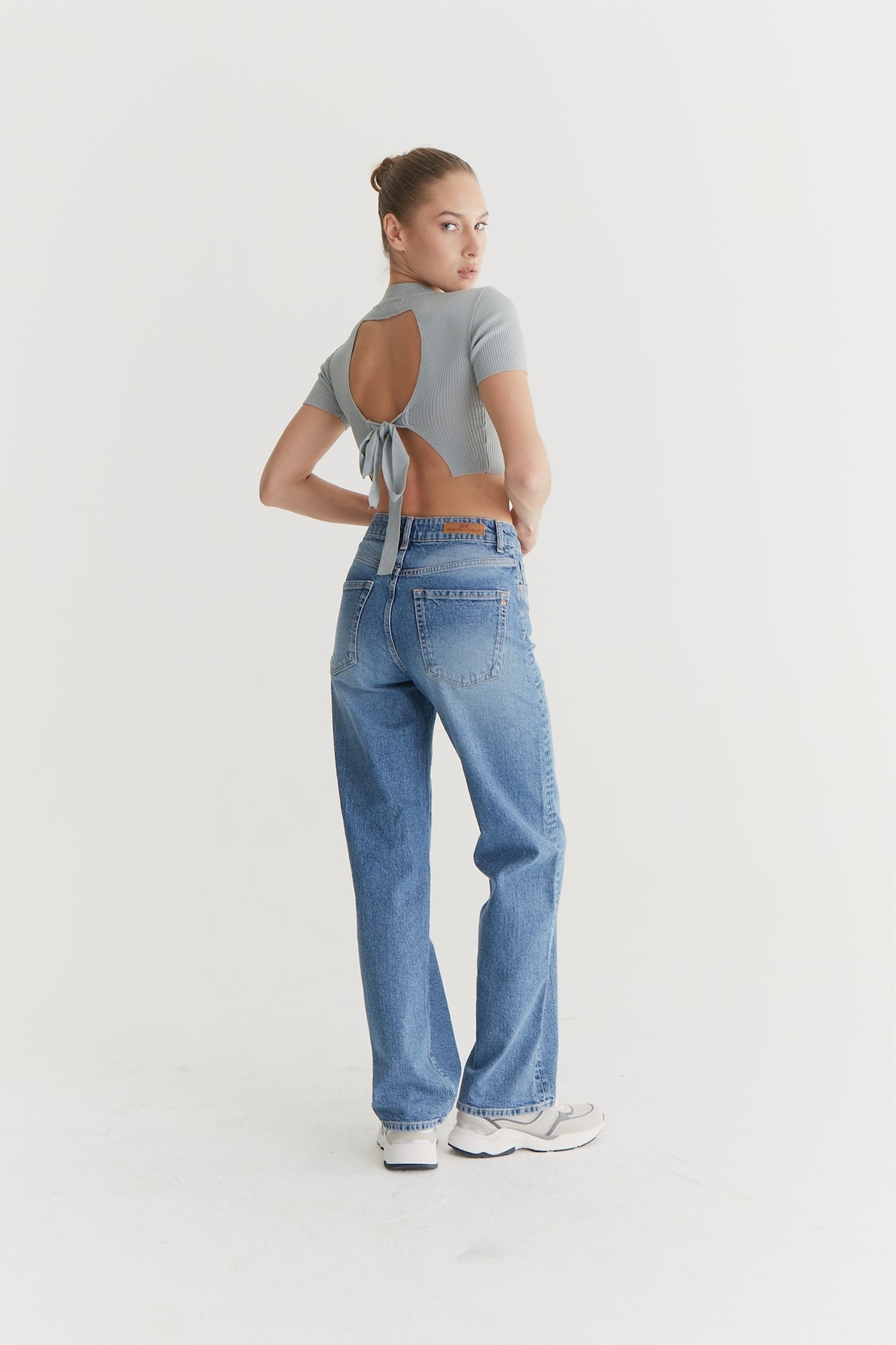 Sara - High Waist Straight Jeans - Medium Blue