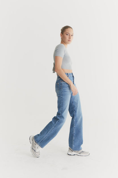 Sara - High Waist Straight Jeans - Medium Blue