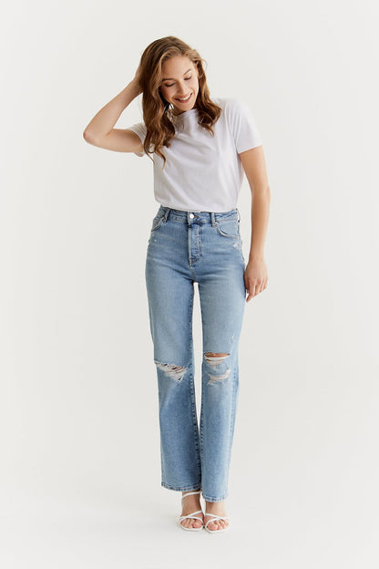Sara - Straight Jeans mit hoher Taille - Hellblau Destroyed