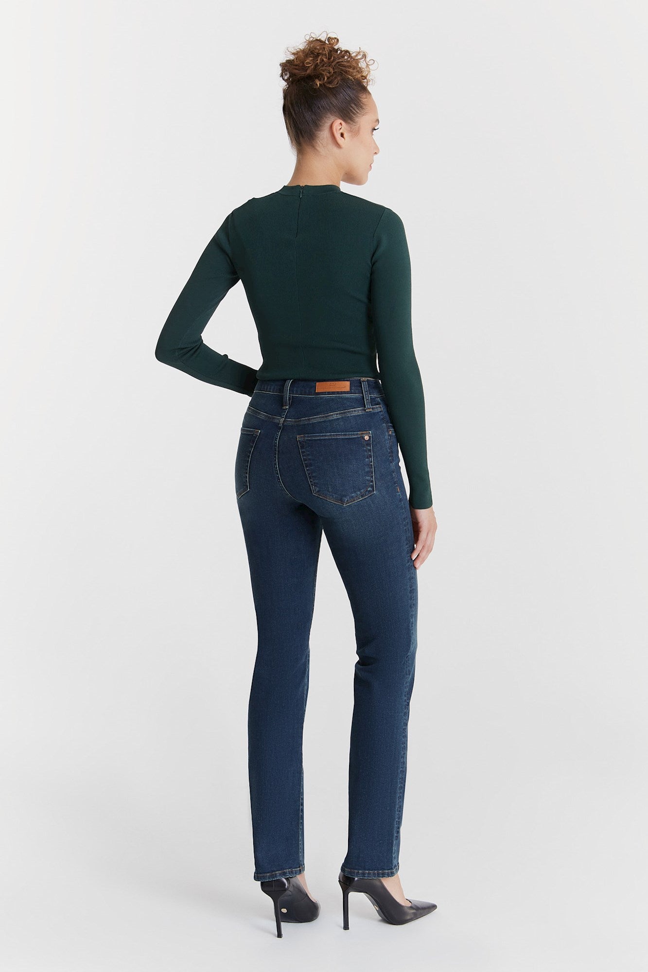 COJ Hannah High Waist Straight Jeans in Green Way. Eco-friendly material and straight-leg fit for a stylish, sustainable look.