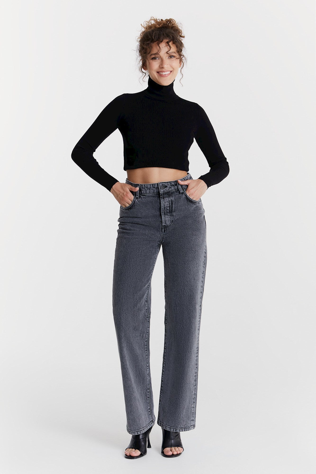 Sara - Straight Jeans mit hoher Taille - Grau gewaschen